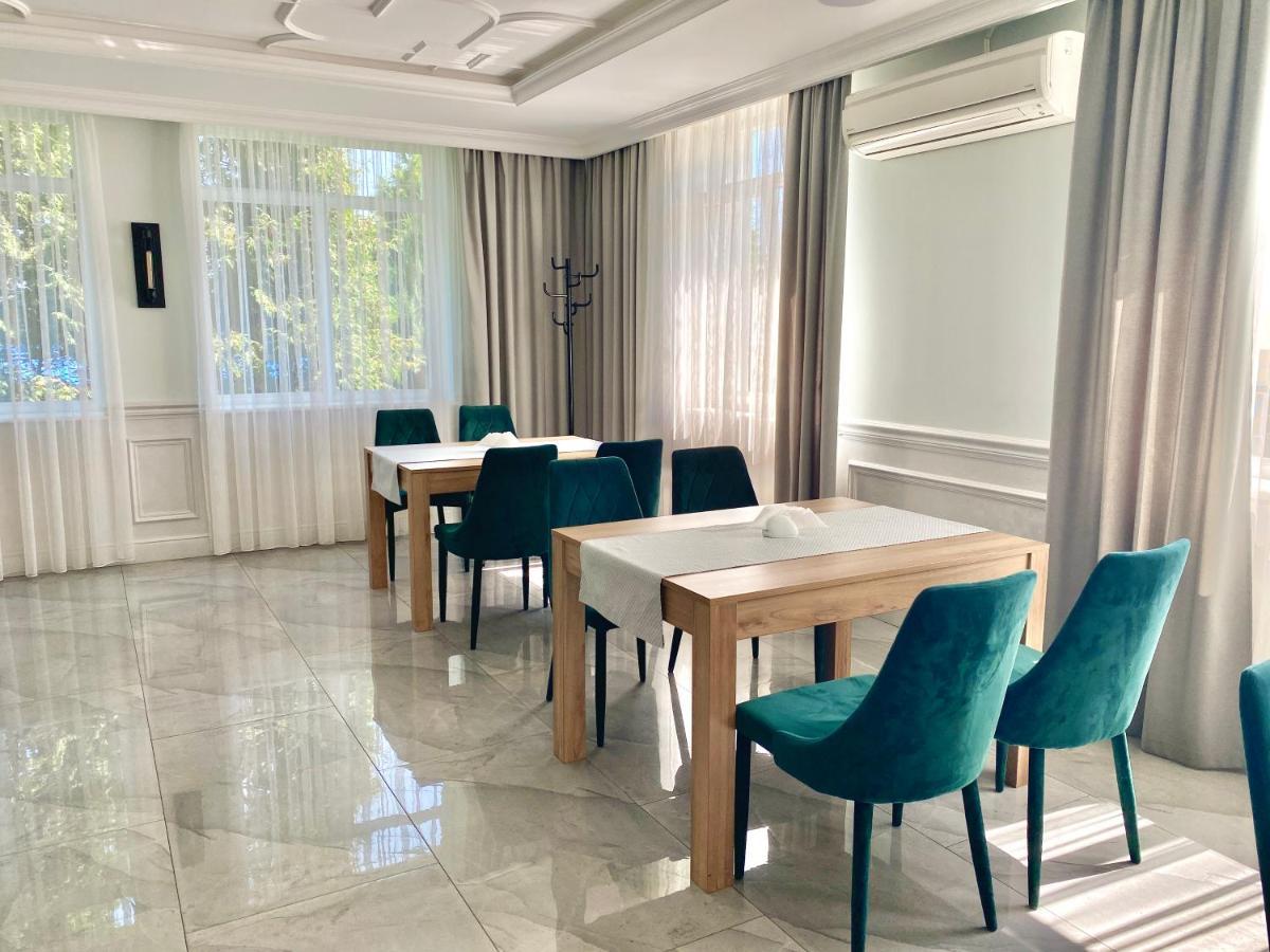 Hotel Sv Львів Екстер'єр фото