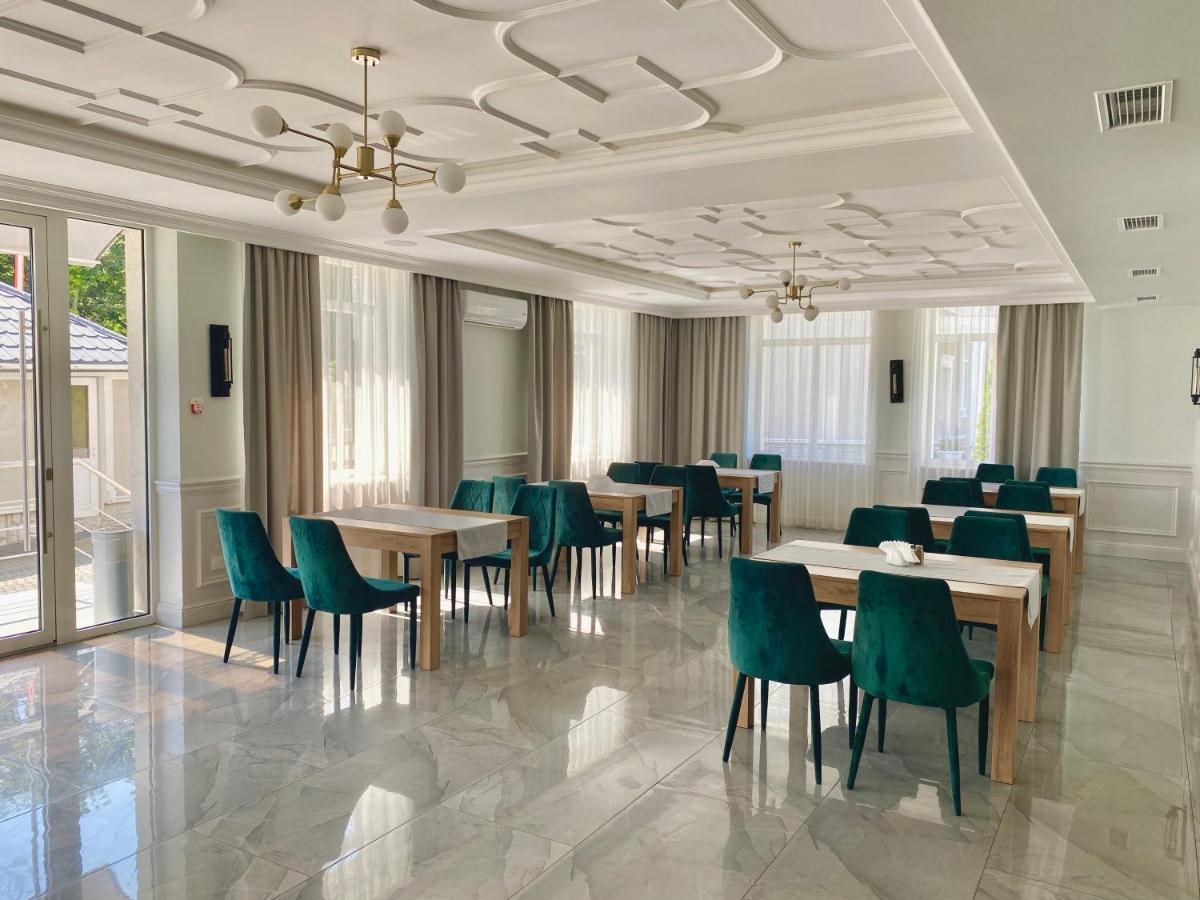 Hotel Sv Львів Екстер'єр фото