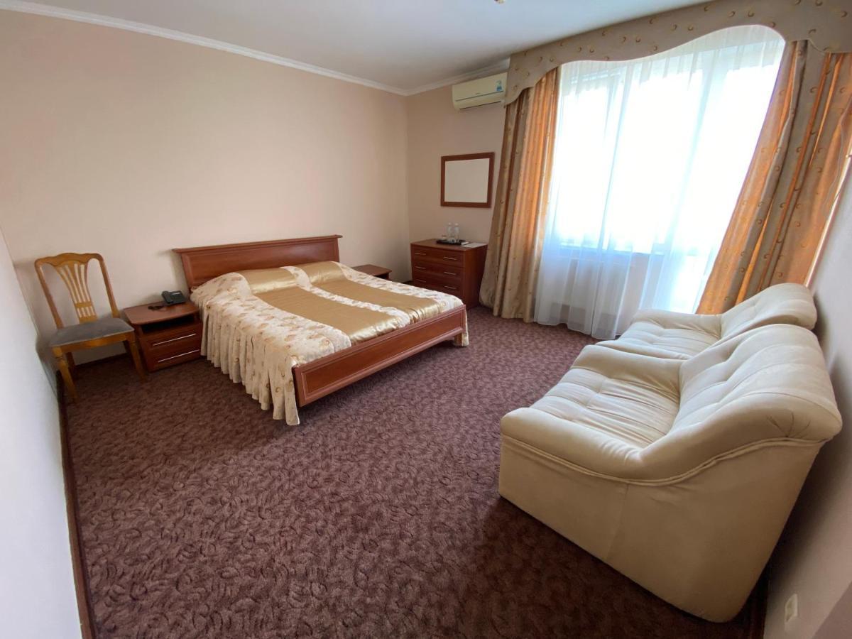 Hotel Sv Львів Екстер'єр фото