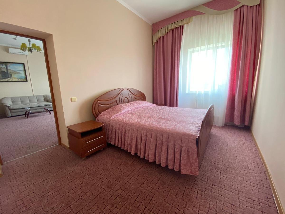Hotel Sv Львів Екстер'єр фото
